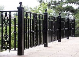 Як відновити металевий паркан?