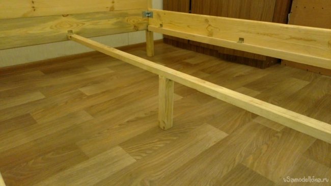 Як зробити просте дерев'яне ліжко