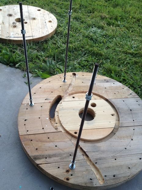Крісло-гойдалка з кабельного барабана