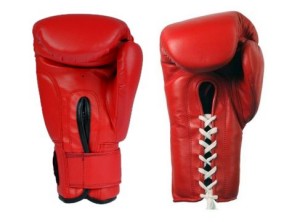 Боксерские перчатки на липучке и шнуровке - в чем разница