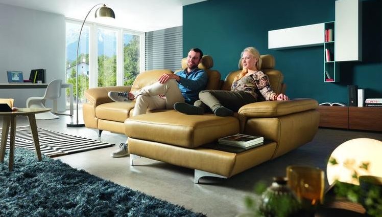 Цветная мебель для гостиной: 10 вдохновляющих примеров для интерьера гостиной с цветным диваном и креслом!