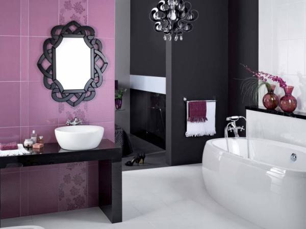 Фіолетовий колір у ванній кімнаті – дві модні аранжування