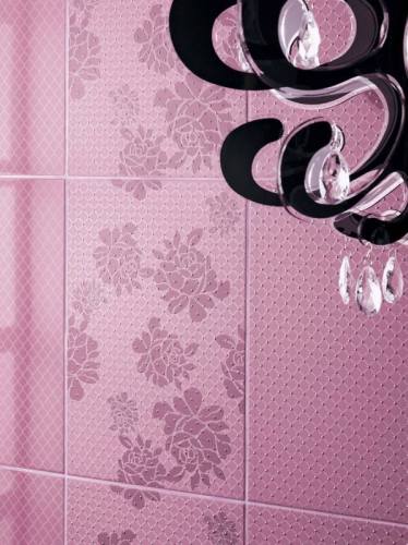 Фіолетовий колір у ванній кімнаті – дві модні аранжування