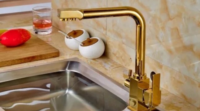 кухонный смеситель с краном для питьевой воды