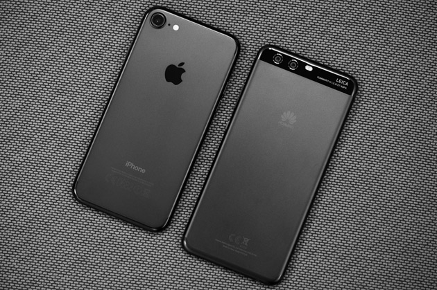 ﻿iPhone 7 (слева), Huawei P10 (справа)