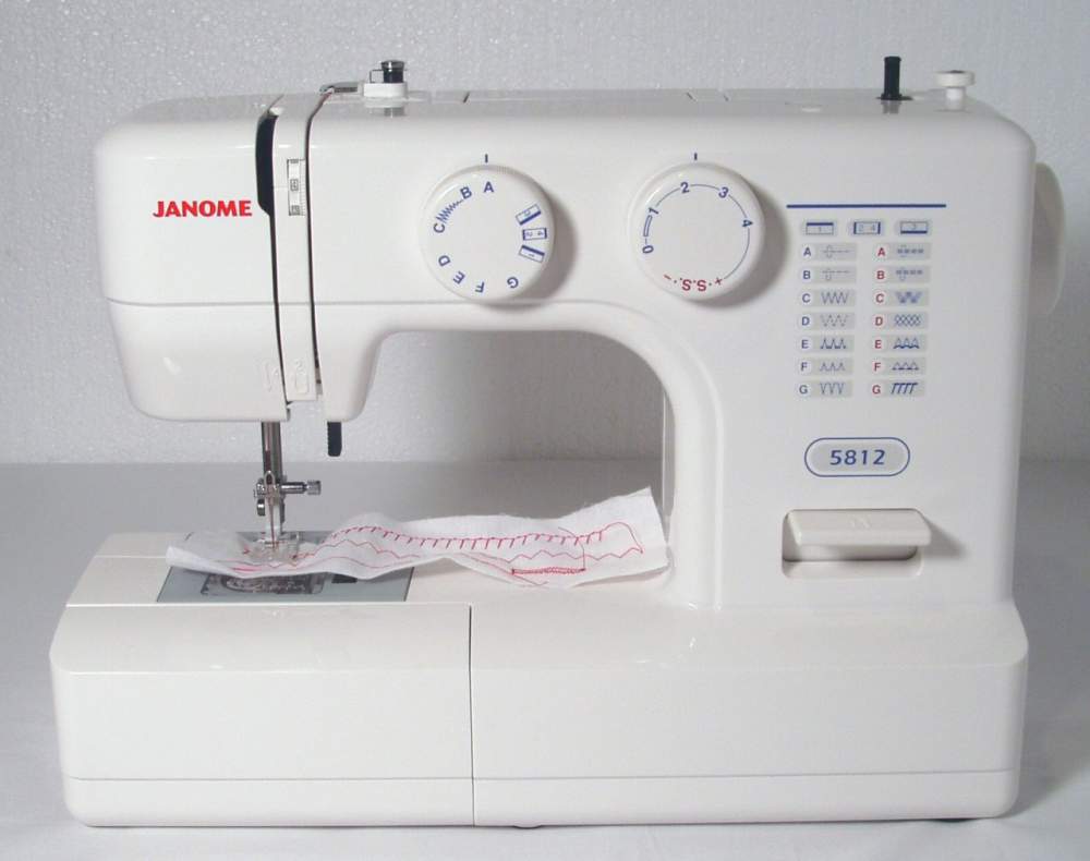 Швейная машина Janome 5812