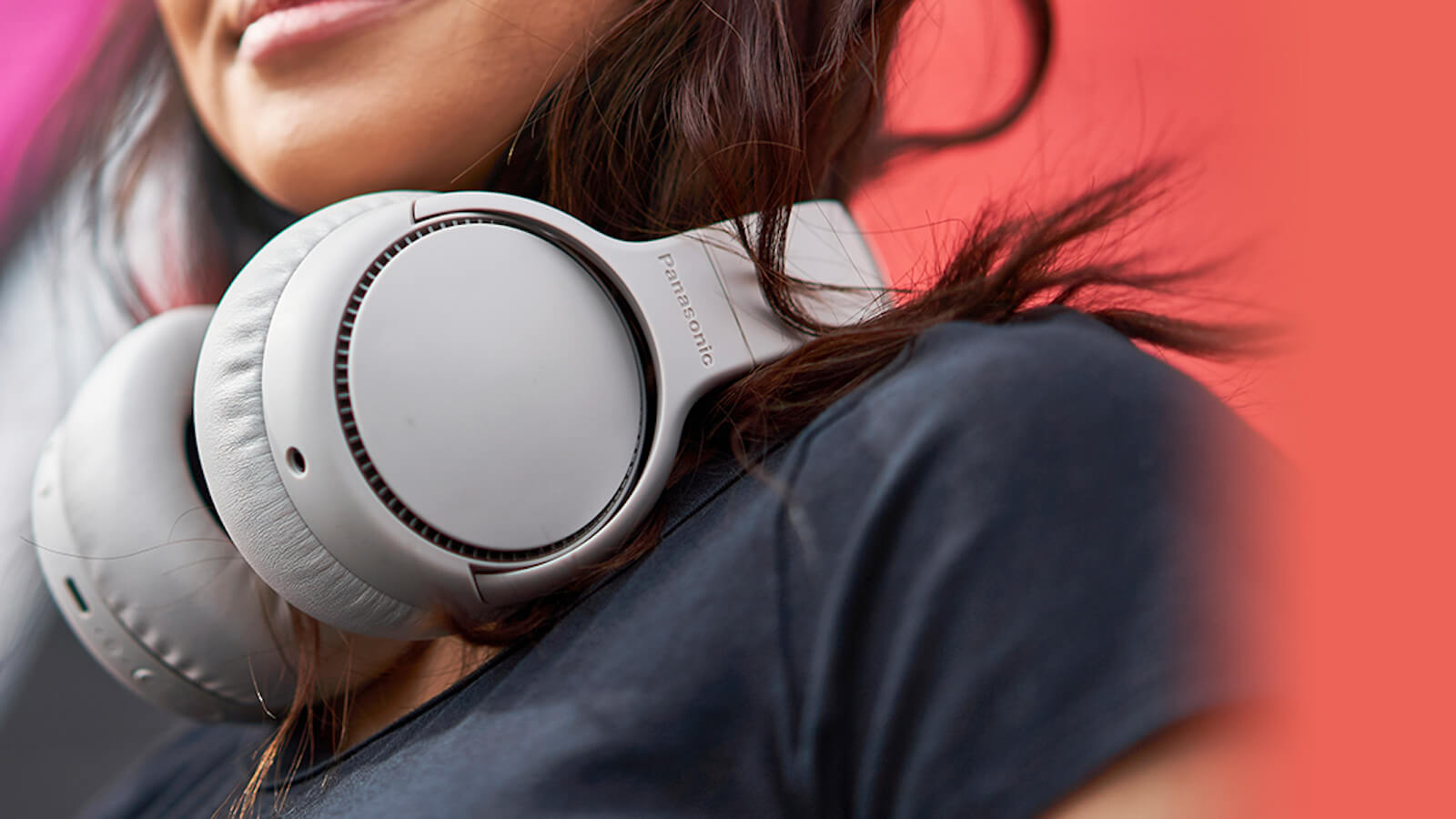 Повнорозмірні, бездротові, з шумозаглушенням: топ найкращих навушників у 2023-му