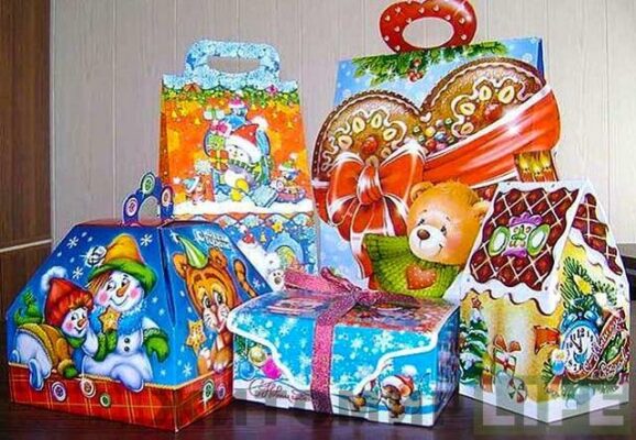 обираємо солодкі новорічні подарунки для дітей співробітників