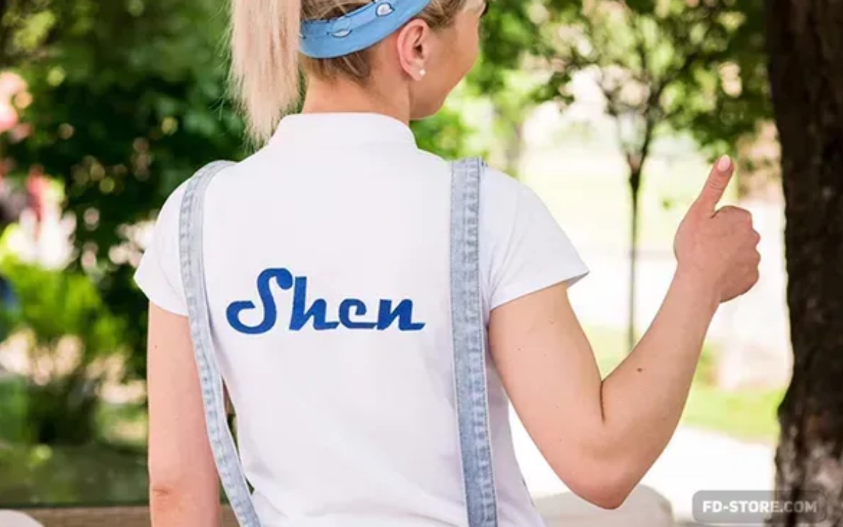 Стильные футболки с логотипом